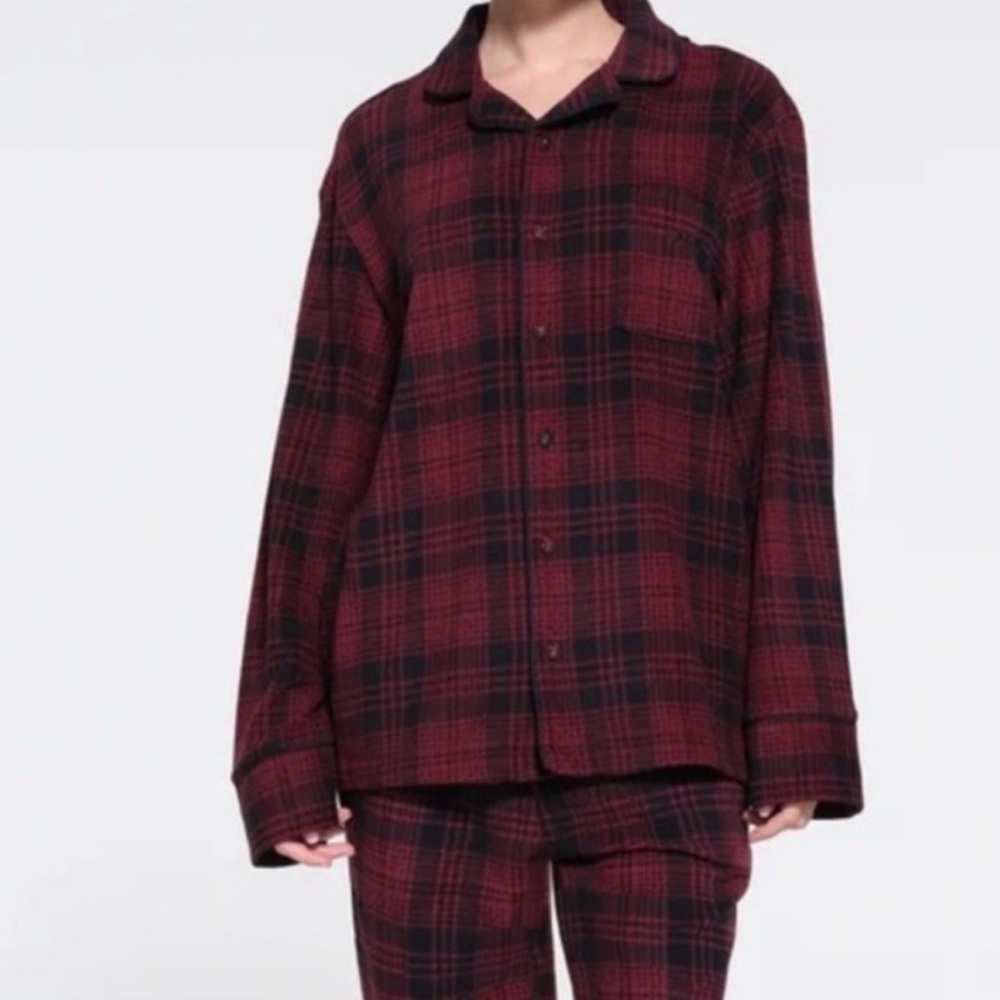 SKIMS Unisex Fleece Flannel Sleep Shirt Wine Plaid Small NWT Button Up Limited